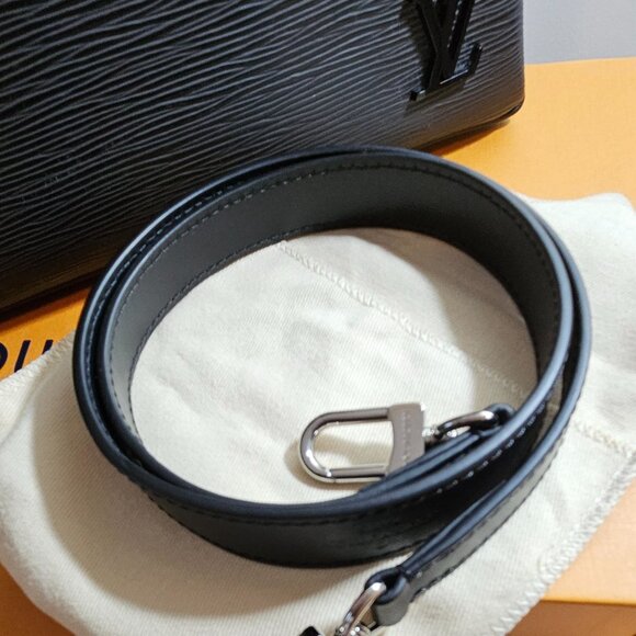 Louis Vuitton Kleber MM Epi Leather handbag - Picture 10 of 15